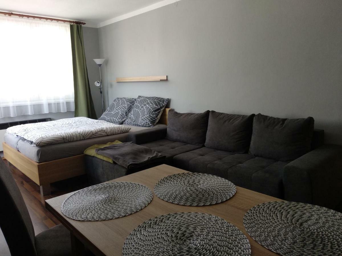 Апартаменты Apartman 819 Тршебонь Экстерьер фото