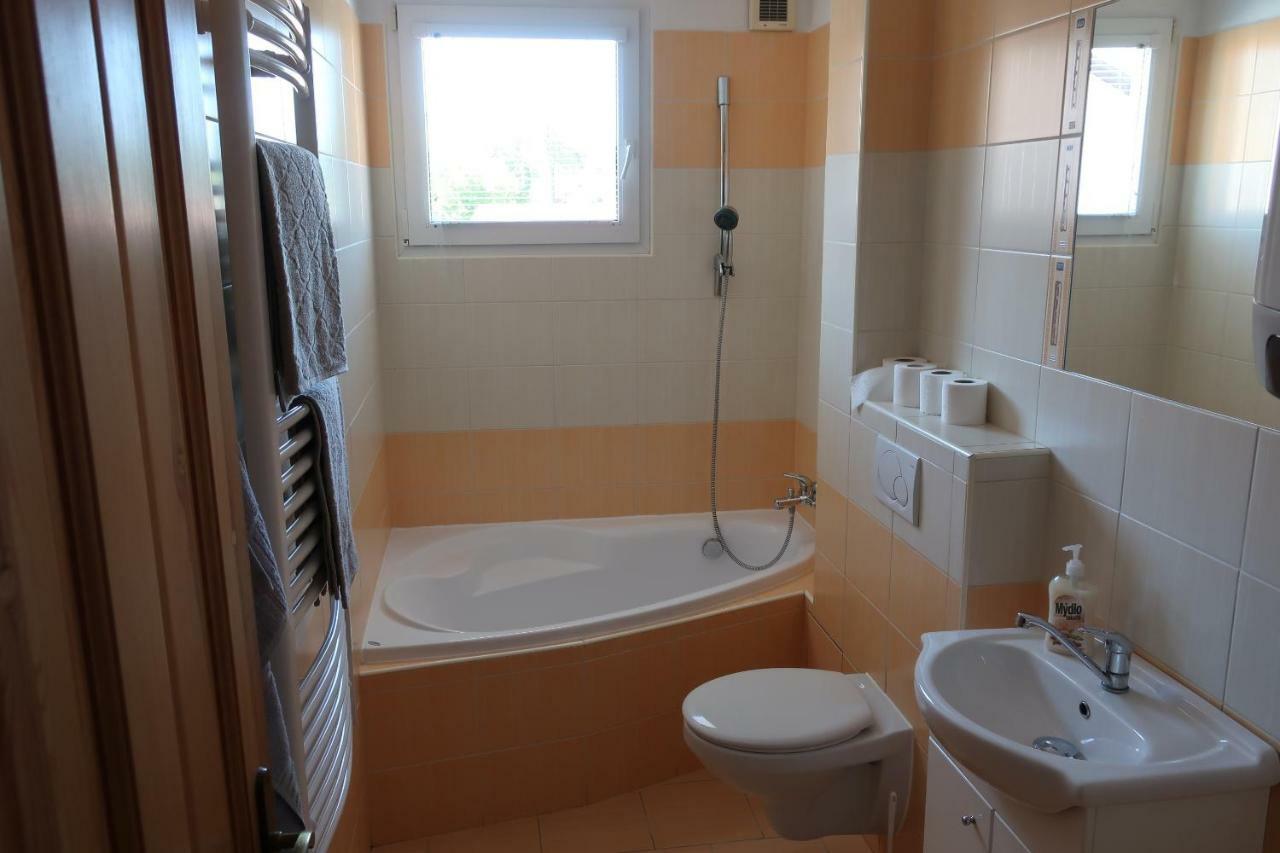 Апартаменты Apartman 819 Тршебонь Экстерьер фото